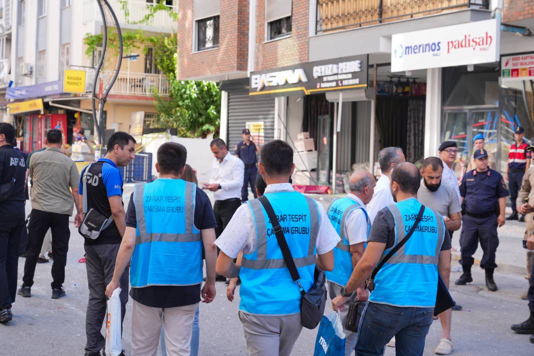 İzmir’deki faciada kahreden detaylar: Kimi kendine ayakkabı bakıyordu kimi pazara gidiyordu 62